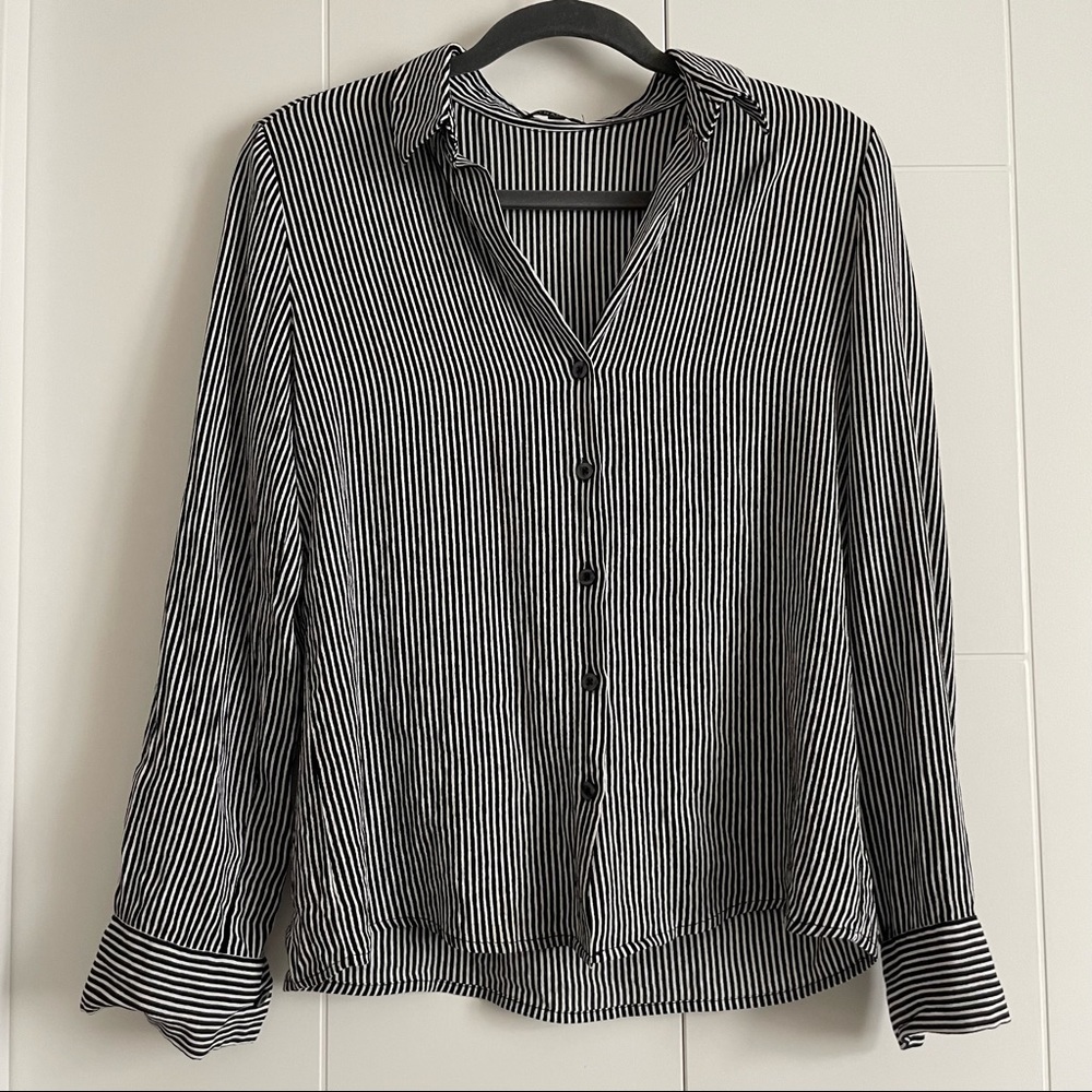 3/$45 Dynamite striped flowy Blosue
